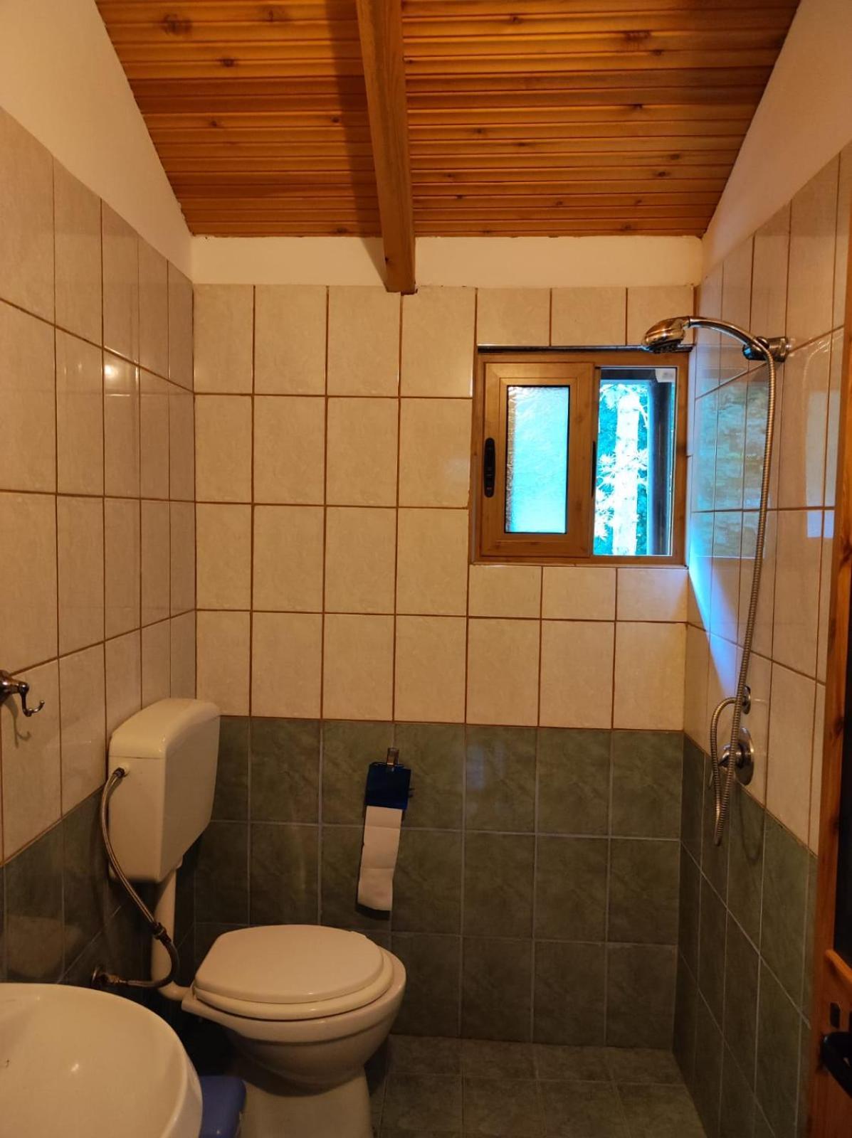 Dukat Hotel Toni Llogora מראה חיצוני תמונה
