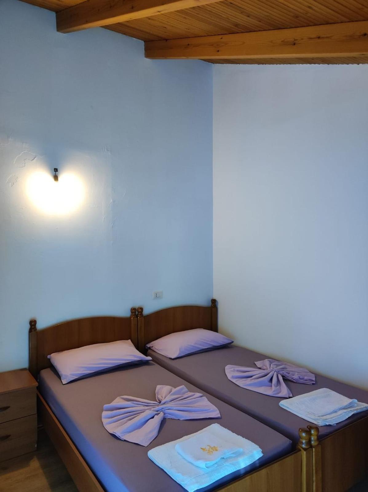 Dukat Hotel Toni Llogora מראה חיצוני תמונה