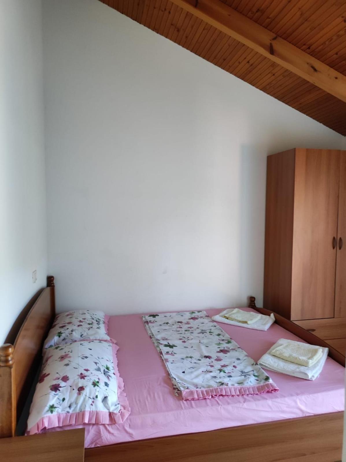 Dukat Hotel Toni Llogora מראה חיצוני תמונה